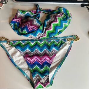 L*space bikini swim wear two piece set twist top 
Chain at bottom hips detail